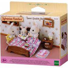 b47d1cb8257c5592d457f7f270b8118f Sylvanian Families Letto e comodino - immagine 1